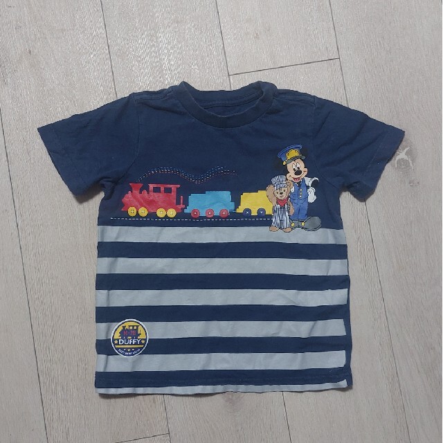 Disney(ディズニー)の上海ディズニー　ダッフィ　Tシャツ　100cm相当 キッズ/ベビー/マタニティのキッズ服男の子用(90cm~)(Tシャツ/カットソー)の商品写真