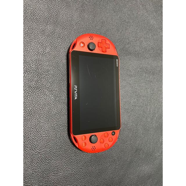 PlayStation Vita(プレイステーションヴィータ)のPS VITA メタリック・レッド エンタメ/ホビーのゲームソフト/ゲーム機本体(携帯用ゲーム機本体)の商品写真