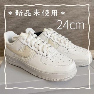 ナイキ(NIKE)の【新品】ナイキ エアフォース1 07 エッセンシャルESS ベージュ　24cm(スニーカー)