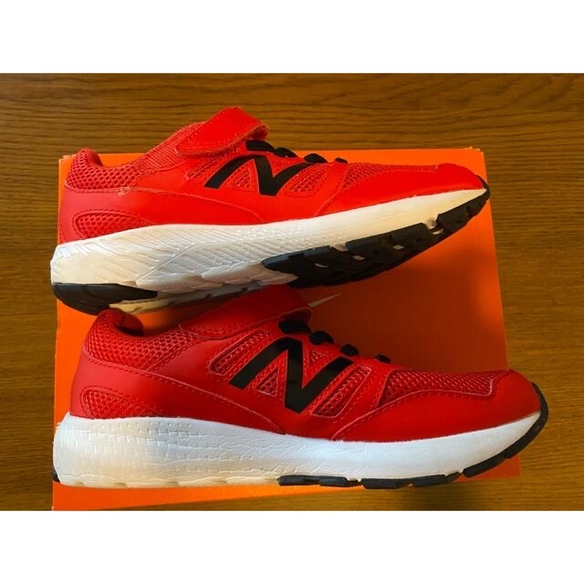 New Balance(ニューバランス)の20センチ　ニューバランス　キッズシューズ　YT570 運動靴　通学 軽量 キッズ/ベビー/マタニティのキッズ靴/シューズ(15cm~)(スニーカー)の商品写真