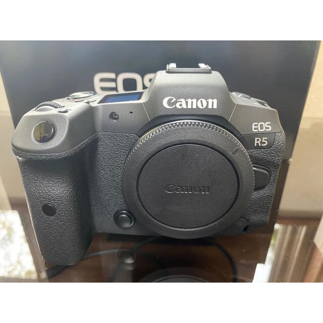 Canon(キヤノン)のCANON EOS R5 ショット数970 保証残あり 超美品 スマホ/家電/カメラのカメラ(ミラーレス一眼)の商品写真