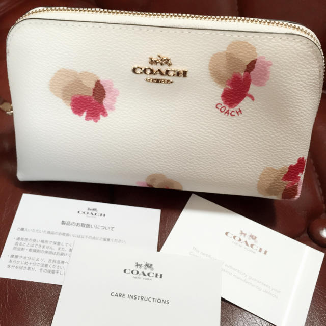 COACH(コーチ)のゆう様専用❁新品未使用❁限定ポーチ❁正規店 レディースのファッション小物(ポーチ)の商品写真