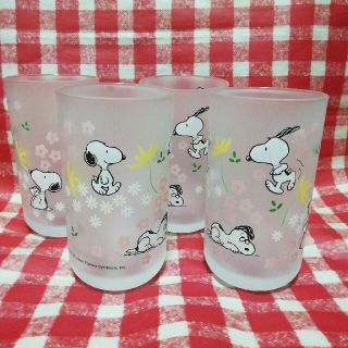 スヌーピー(SNOOPY)の新品🌼*･スヌーピー  グラス  4個セット  ギフト🎁(グラス/カップ)