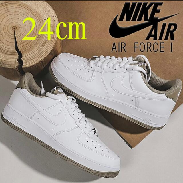 NIKE(ナイキ)の【新品】24㎝　NIKE AIR FORCE 1 ’07 ホワイト/カーキ メンズの靴/シューズ(スニーカー)の商品写真