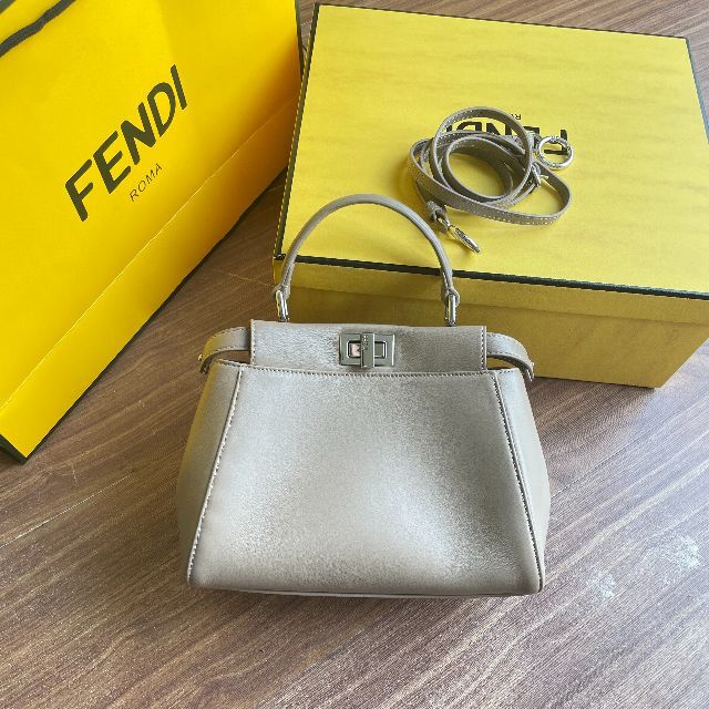 Fender -  FENDI フェンディ　ミニピーカブー　ハンドバッグ