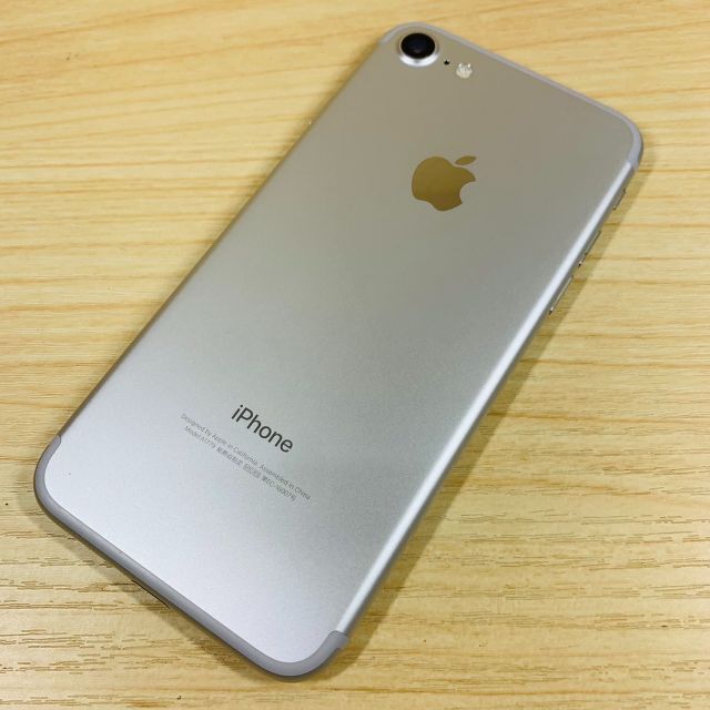 iPhone 7 SIMフリー 32GB iPhone7 完動品 シルバー-