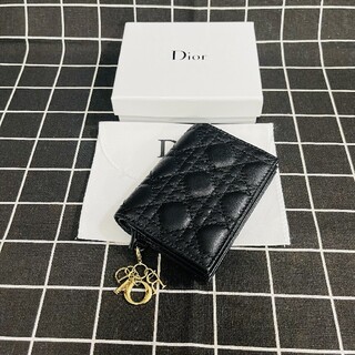 Christian Dior - 【使用わずか】☆大人気☆  ディオール  二つ折り財布