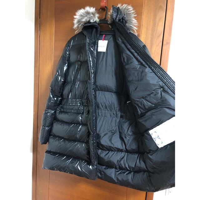 MONCLER(モンクレール)のみき太様専用　　モンクレール　aphrotiti 5 ブラック　moncler レディースのジャケット/アウター(ダウンジャケット)の商品写真