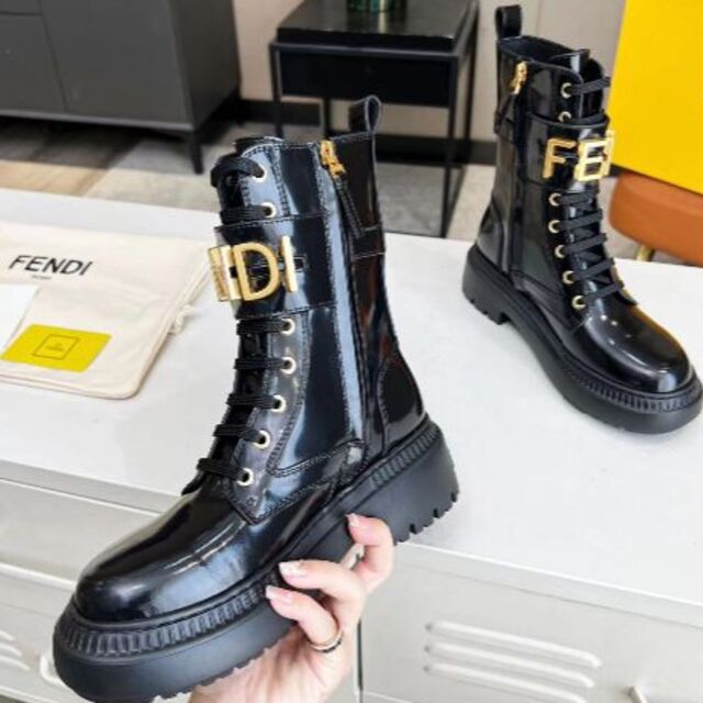公式新製品 FENDI　ブーツ ブーツ