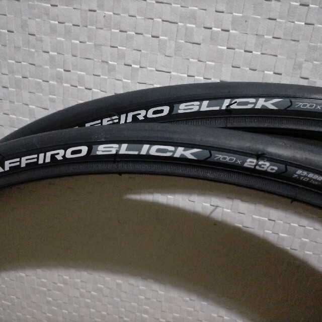 新品 Vittoria ZAFFIRO 3 SLICK スポーツ/アウトドアの自転車(パーツ)の商品写真