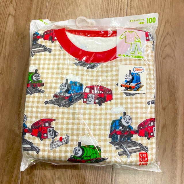 UNIQLO(ユニクロ)のユニクロ　トーマス　パジャマ キッズ/ベビー/マタニティのキッズ服男の子用(90cm~)(パジャマ)の商品写真