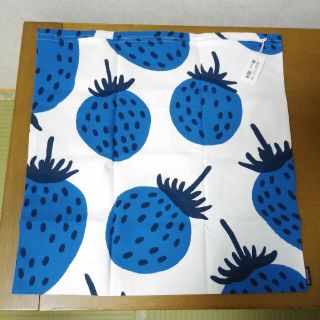 マリメッコ(marimekko)のmarimekko マリメッコ/ Mansikka クッションカバー(クッションカバー)