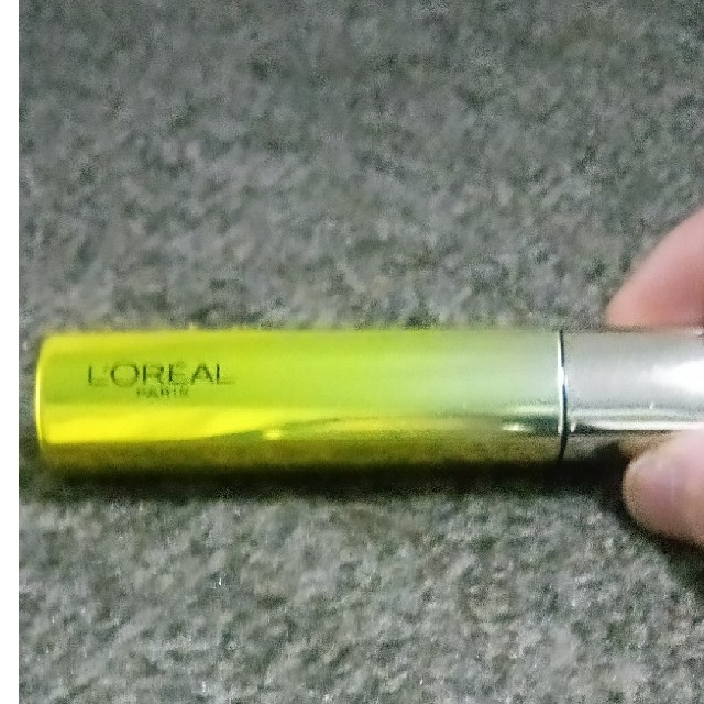 L'Oreal Paris(ロレアルパリ)のLOREAL PARISのユイルカレス コスメ/美容のベースメイク/化粧品(リップグロス)の商品写真