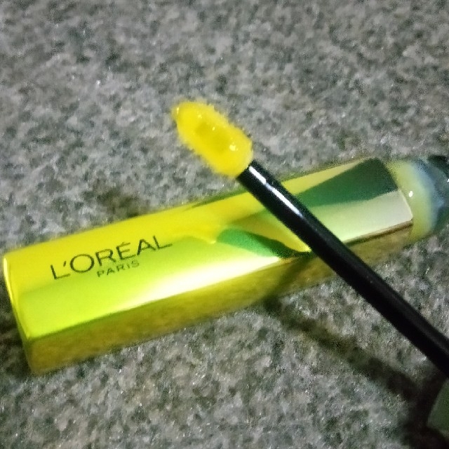 L'Oreal Paris(ロレアルパリ)のLOREAL PARISのユイルカレス コスメ/美容のベースメイク/化粧品(リップグロス)の商品写真