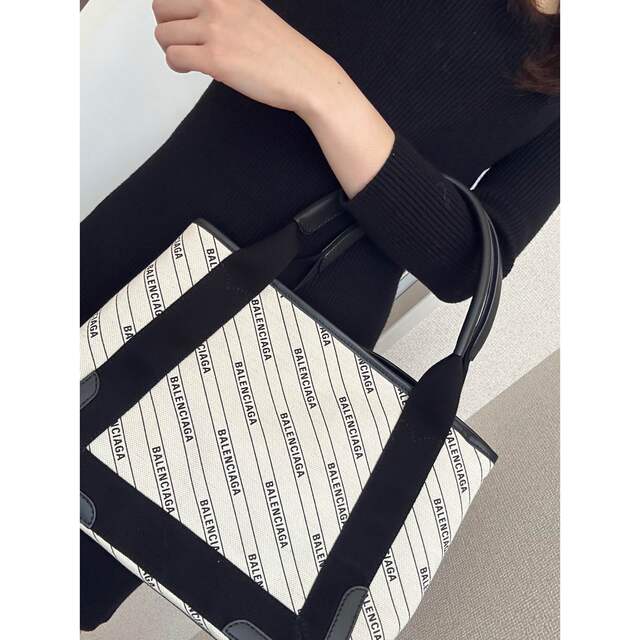 数々の賞を受賞 Balenciaga - 専用ページ トートバッグ - www.pezocar