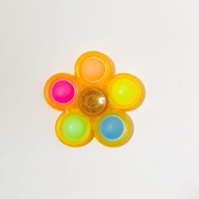 プッシュポップ ハンドスピナー　２個セット 蓄光 回る キッズ/ベビー/マタニティのおもちゃ(知育玩具)の商品写真