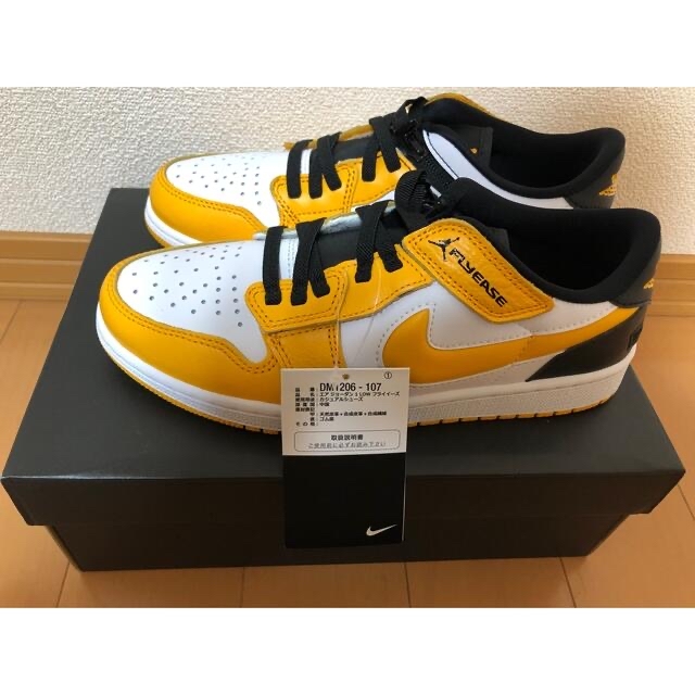 NIKE(ナイキ)の新品　ナイキ　エアジョーダン1 ロウ　フライイーズ メンズの靴/シューズ(スニーカー)の商品写真