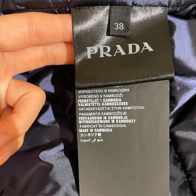 PRADA(プラダ)のプラダ　ノーカラー　ダウンジャケット レディースのジャケット/アウター(ダウンジャケット)の商品写真