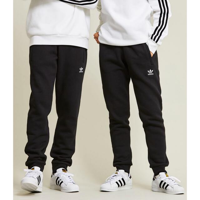 adidas(アディダス)のアディカラー エッセンシャルズ トレフォイルパンツ / アディダスオリジナルス メンズのトップス(ジャージ)の商品写真