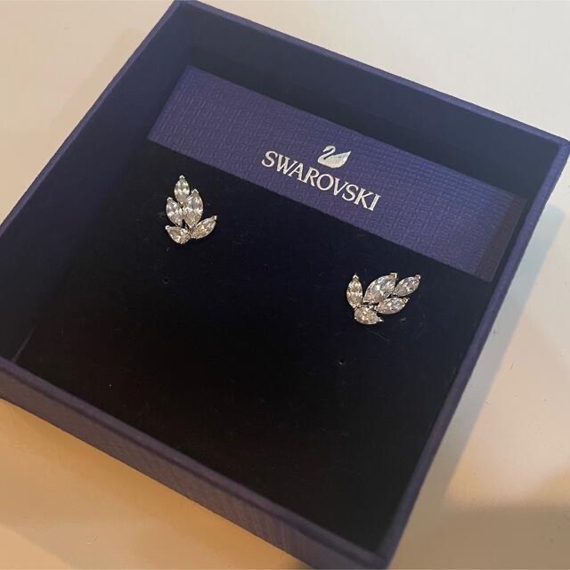 SWAROVSKI(スワロフスキー)のスワロフスキー　Louison Stud ピアス　ロジウム・コーティング レディースのアクセサリー(ピアス)の商品写真