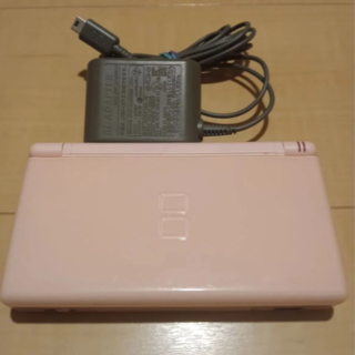 ニンテンドーDS(ニンテンドーDS)のDSlite 　ピンク　本体　充電器付き　⑥(携帯用ゲーム機本体)