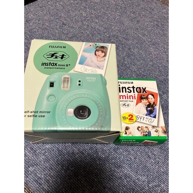 フィルムカメラチェキ　instax mini8+ 新品