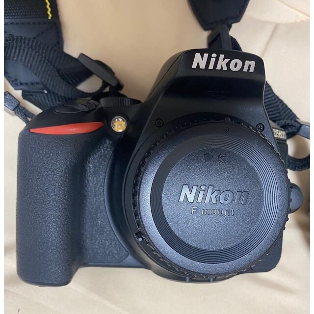 Nikon D5600 デジタル一眼レフカメラ　ボディ　ズームレンズ