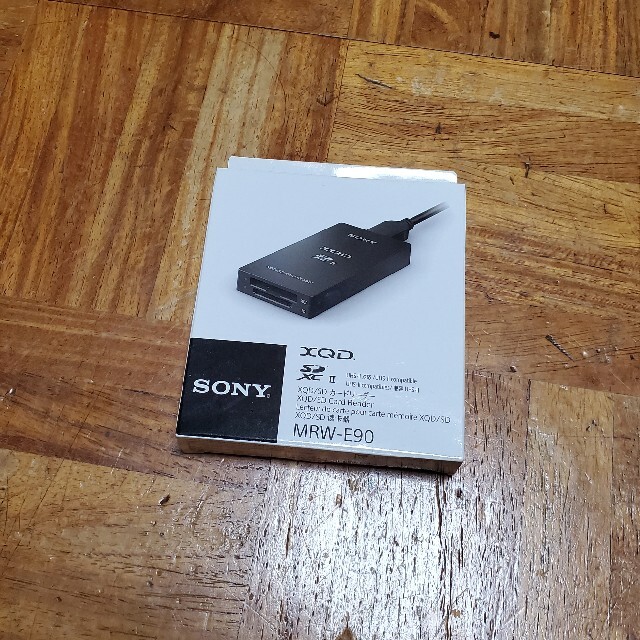 SONY(ソニー)のSONY カードリーダー MRW-E90 スマホ/家電/カメラのカメラ(ストロボ/照明)の商品写真