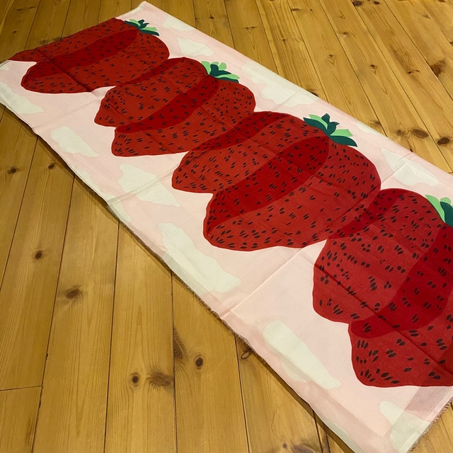 marimekko(マリメッコ)のtammy様専用♪ 新品未使用 マリメッコ 生地 はぎれ マリレターズ ハンドメイドの素材/材料(生地/糸)の商品写真