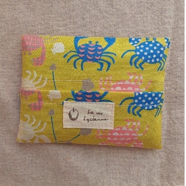 お薬手帳カバー(A4文庫本size)&ポケットティッシュカバー：蟹 ハンドメイドの文具/ステーショナリー(ブックカバー)の商品写真