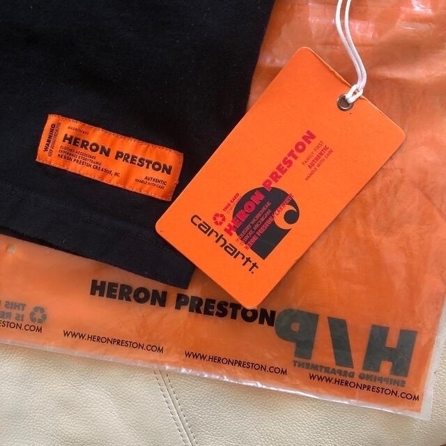 carhartt(カーハート)のカーハート　HERON PRESTON   黒　M   Tシャツ　ショッパーつき メンズのトップス(Tシャツ/カットソー(半袖/袖なし))の商品写真