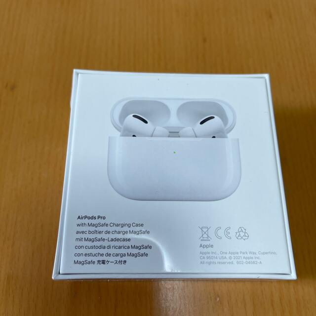 アップルAirPods Pro MLWK3J/A スマホ/家電/カメラのオーディオ機器(ヘッドフォン/イヤフォン)の商品写真