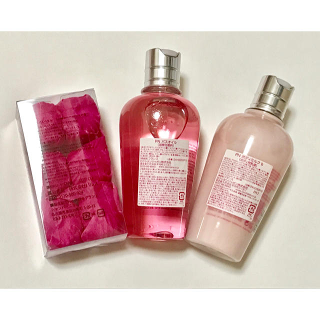 L'OCCITANE(ロクシタン)のロクシタン(LOCCITANE)バスオイル&ボディミルク&XO.バスペタルセット コスメ/美容のボディケア(バスグッズ)の商品写真