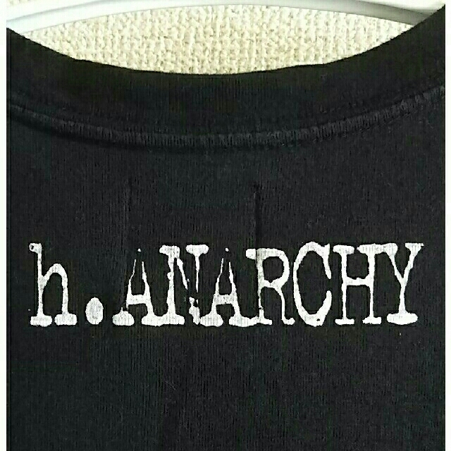 h.naoto(エイチナオト)のh.ANARCHY プリントＴシャツ 黒 レディースのトップス(Tシャツ(半袖/袖なし))の商品写真