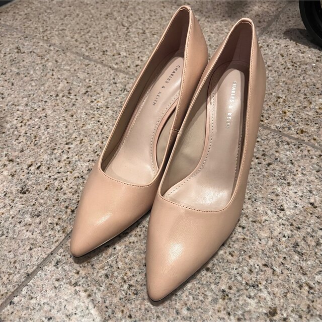 新品未使用⭐︎ Charles&Keith  ベージュパンプス　36