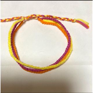 ミサンガ　ブレスレット　ハンドメイド　黄色　オレンジ　紫(ブレスレット/バングル)