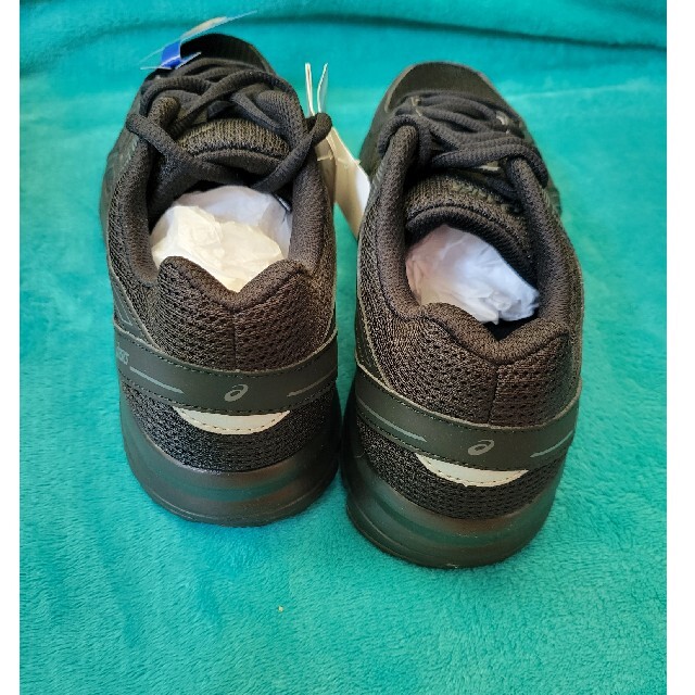 asics(アシックス)の新品未使用アシックス24センチ☆黒ランニングシューズ メンズの靴/シューズ(スニーカー)の商品写真