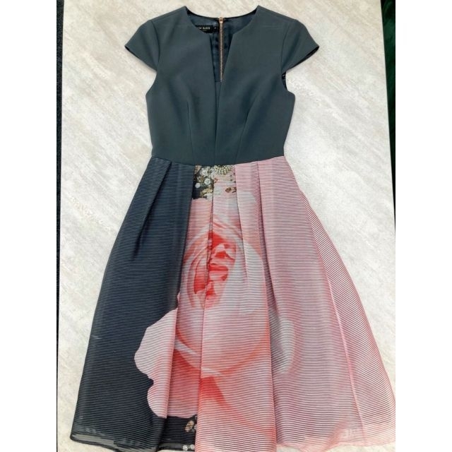 再値下げしました! (美品)TED BAKER:テッドベーカー 大ぶり花柄