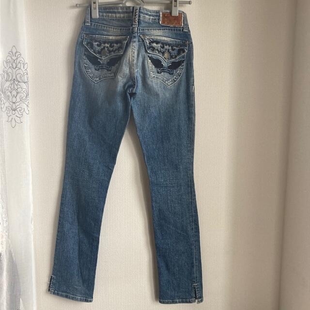 ROBIN'S JEAN(ロビンズジーン)のRobin’s jean 薔薇とスカル レディースのパンツ(デニム/ジーンズ)の商品写真