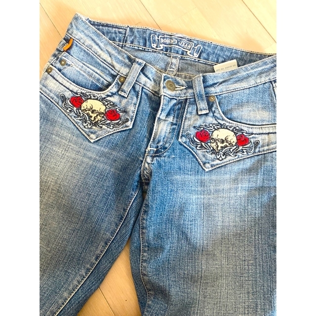 ROBIN'S JEAN(ロビンズジーン)のRobin’s jean 薔薇とスカル レディースのパンツ(デニム/ジーンズ)の商品写真