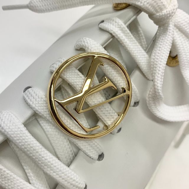 LOUIS VUITTON(ルイヴィトン)の4272 未使用 ヴィトン フロントローライン レザー LV金具 スニーカー レディースの靴/シューズ(スニーカー)の商品写真