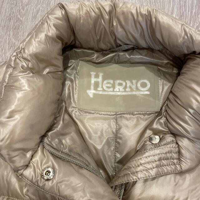 専用です。HERNO ヘルノ ダウンベスト 40シャンパンゴールド