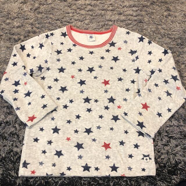 PETIT BATEAU(プチバトー)のプチバトー  116センチ　ベロア　トレーナー  部屋着　スター柄　男の子　長袖 キッズ/ベビー/マタニティのキッズ服男の子用(90cm~)(Tシャツ/カットソー)の商品写真