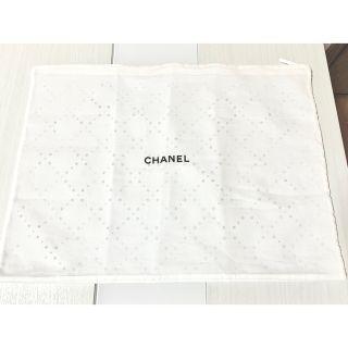 シャネル(CHANEL)の☆★CHANEL ジッパー 白 保存袋 シャネル  中古 ★☆残2(その他)