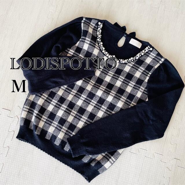 LODISPOTTO(ロディスポット)の【LODISPOTTO】ビジュー付き 背中リボン ニット トップス レディースのトップス(ニット/セーター)の商品写真