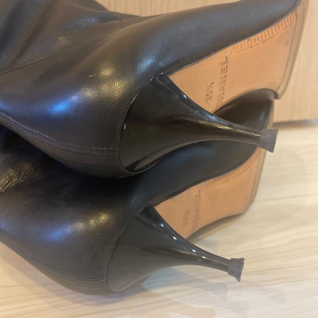 CHANEL(シャネル)のシャネル　黒　リボン　ブーツ　レザー　ココマークあり　39 1/2 レディースの靴/シューズ(ブーツ)の商品写真