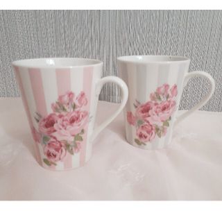 ローラアシュレイ(LAURA ASHLEY)のLAURAASHLEY　新品　ペアマグカップ　クチュールローズ(グラス/カップ)