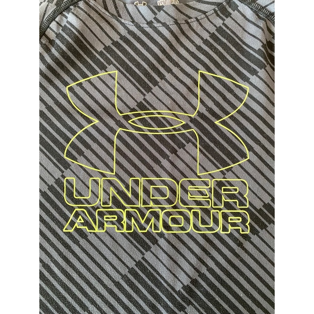 UNDER ARMOUR(アンダーアーマー)のアンダーアーマー　Tシャツ　YSM（130）※難あり2枚セット キッズ/ベビー/マタニティのキッズ服男の子用(90cm~)(Tシャツ/カットソー)の商品写真
