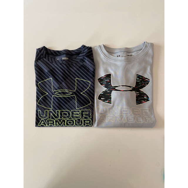 UNDER ARMOUR(アンダーアーマー)のアンダーアーマー　Tシャツ　YSM（130）※難あり2枚セット キッズ/ベビー/マタニティのキッズ服男の子用(90cm~)(Tシャツ/カットソー)の商品写真