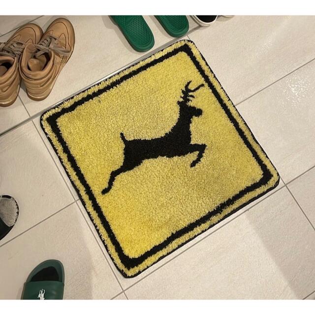 ¥B Sign Rug Yellow ¥ellow Bucks